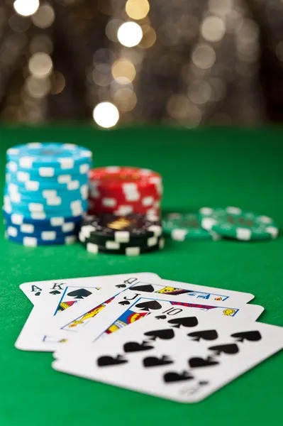 kijangwin slot mobile app interface showing slot games and live-dealer tables